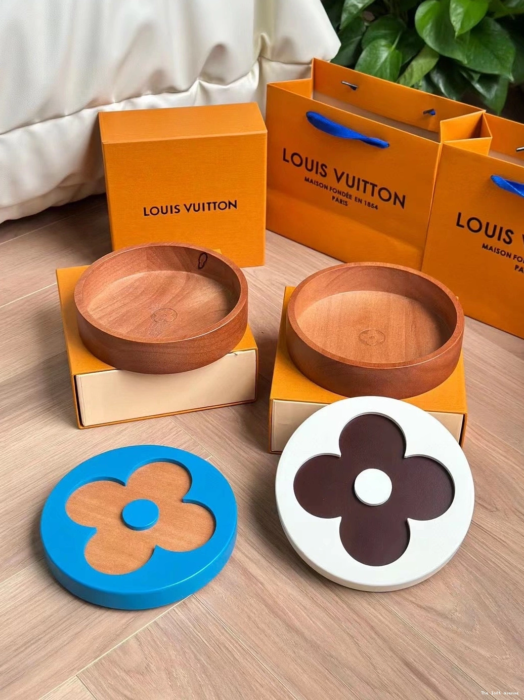LV FLOWER BOX CUSTOM 0813